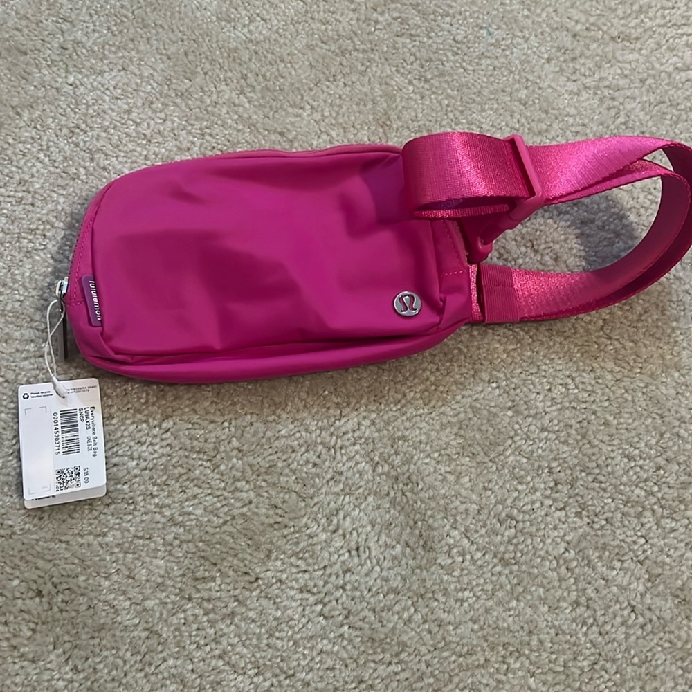 Lululemon everywhere belt bag